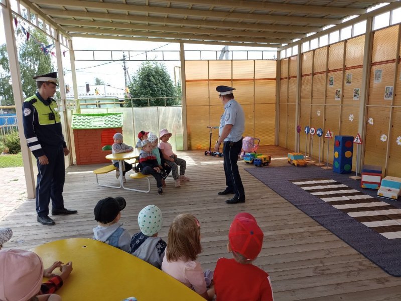 Госавтоинспекторы в Нижегородской области провели интерактивное занятие с дошколятами
